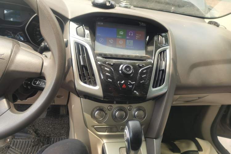 Used Ford Focus 2012 Sedan 1.6L Automatic Comfort Model Audio And AC Panel