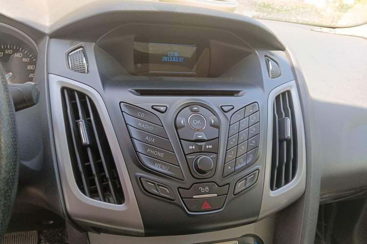 Used Ford Focus 2012 Sedan 1.6L Automatic Fashion Edition Audio And AC Panel