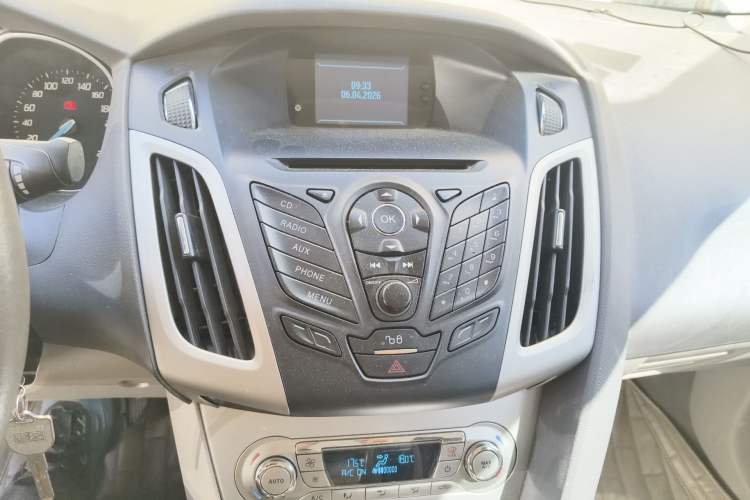 Used Ford Focus 2012 Sedan 1.6L Automatic Fashion Edition Audio And AC Panel