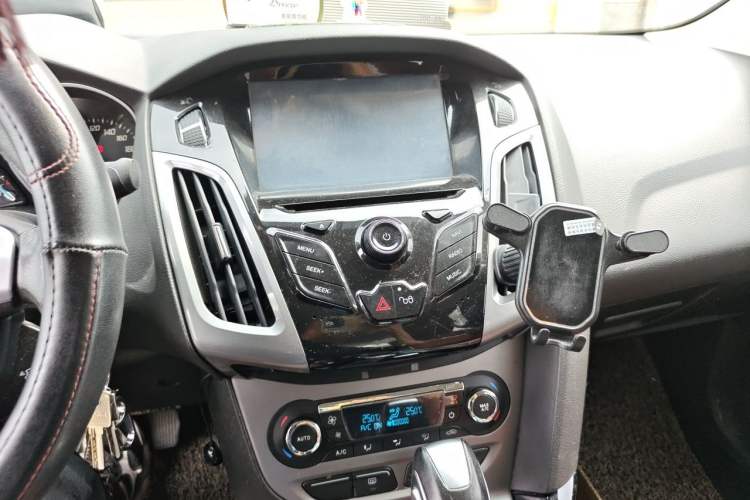 Used Ford Focus 2012 Sedan 1.6L Automatic Fashion Edition Audio And AC Panel