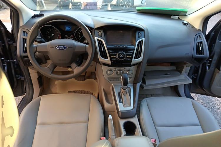 Used Ford Focus 2012 Sedan 1.6L Automatic Comfort Model Center Console