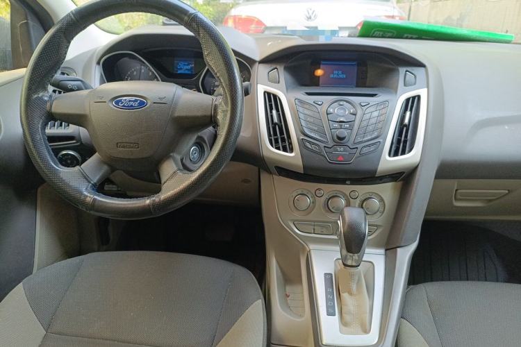 Used Ford Focus 2012 Sedan 1.6L Automatic Comfort Model Center Console