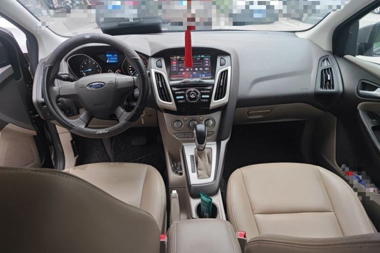 Used Ford Focus 2012 Sedan 1.6L Automatic Comfort Model Center Console