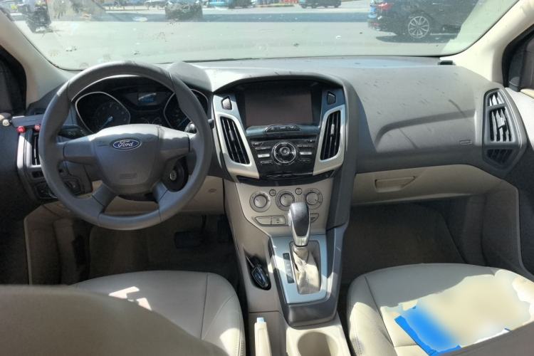 Used Ford Focus 2012 Sedan 1.6L Automatic Comfort Model Center Console
