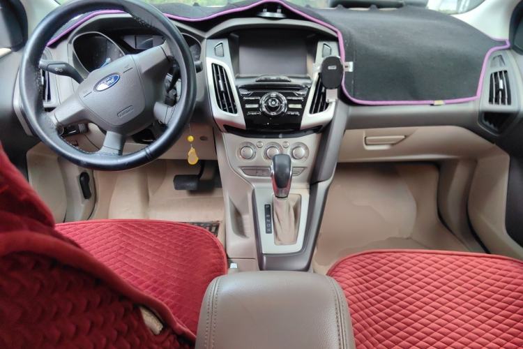 Used Ford Focus 2012 Sedan 1.6L Automatic Comfort Model Center Console