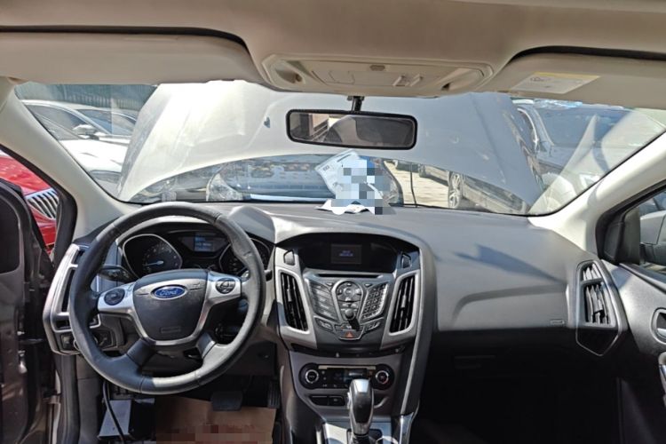 Used Ford Focus 2012 Sedan 1.6L Automatic Fashion Edition Center Console