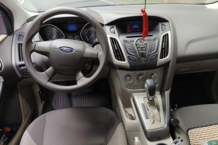 Used Ford Focus 2012 Sedan 1.6L Automatic Comfort Model Center Console