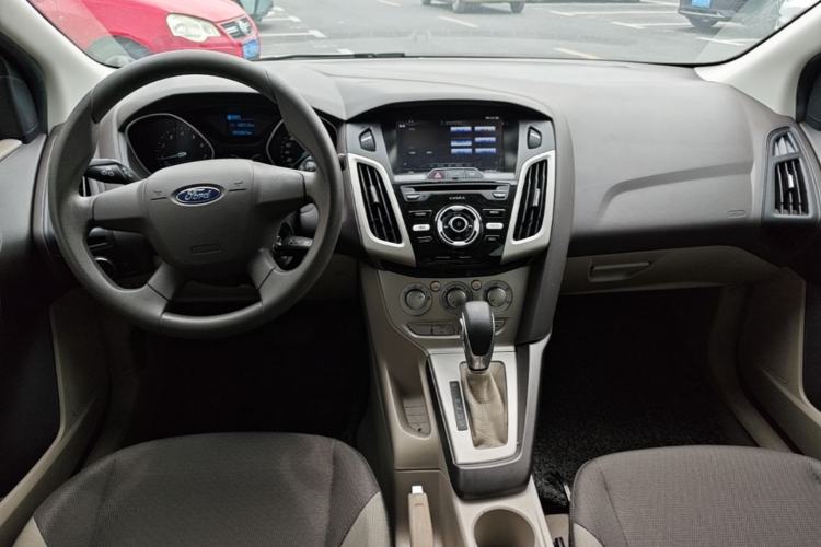 Used Ford Focus 2012 Sedan 1.6L Automatic Comfort Model Center Console