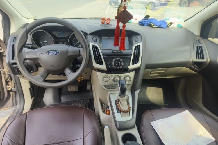 Used Ford Focus 2012 Sedan 1.6L Automatic Comfort Model Center Console