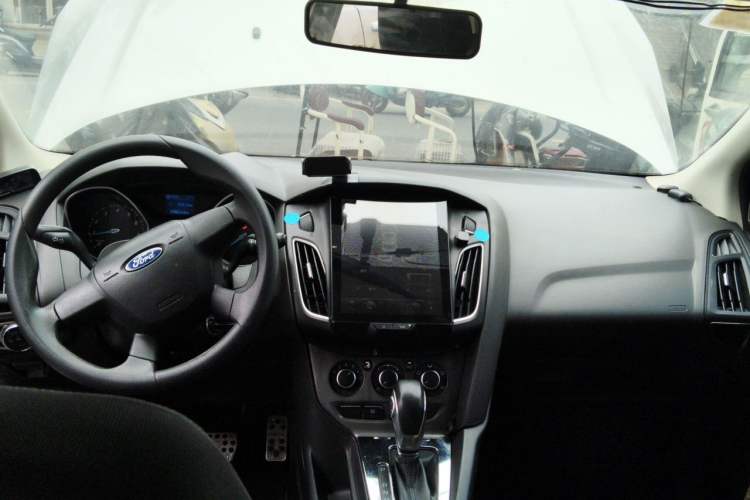 Used Ford Focus 2012 Hatchback 1.6L Automatic Comfort Model Center Console