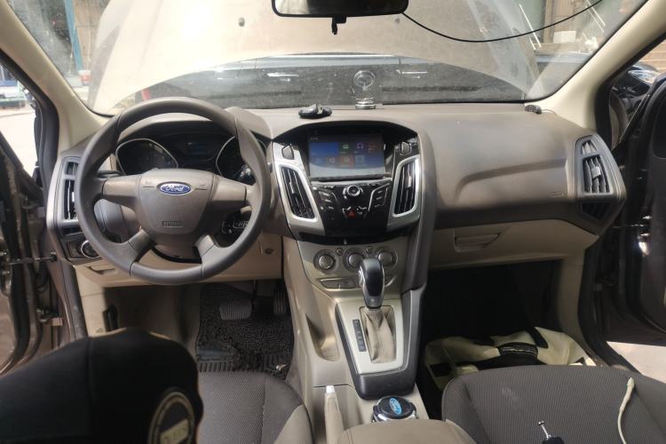Used Ford Focus 2012 Sedan 1.6L Automatic Comfort Model Center Console