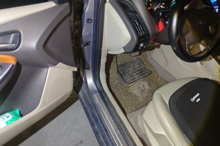 Used Ford Focus 2012 Sedan 1.6L Automatic Comfort Model Driver Seat