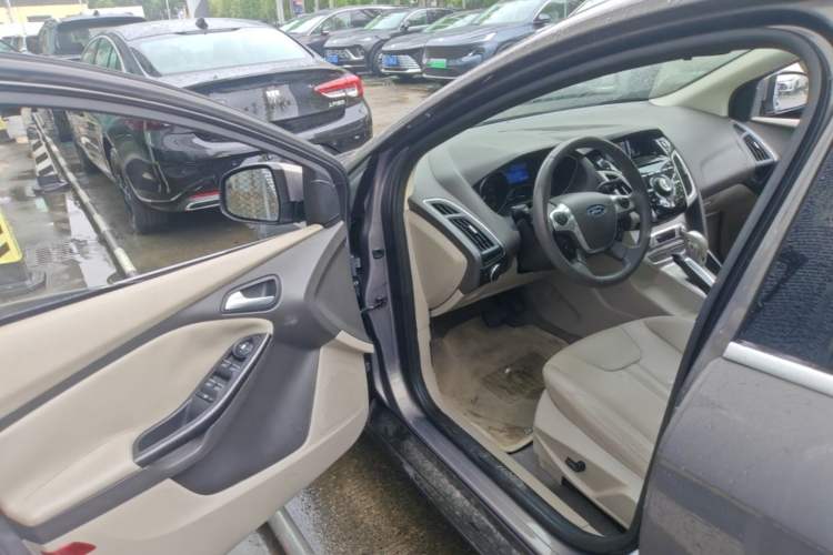 Used Ford Focus 2012 Sedan 2.0L Automatic Flagship Model Driver Seat