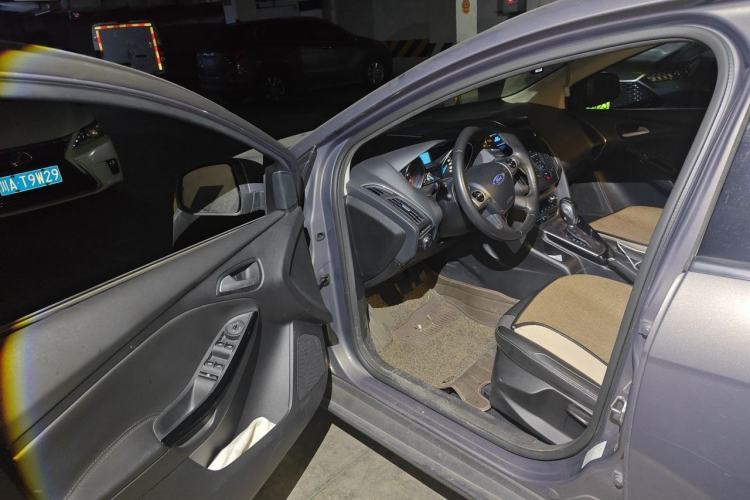 Used Ford Focus 2012 Sedan 1.6L Automatic Fashion Edition Driver Seat