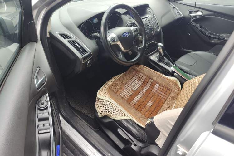 Used Ford Focus 2012 Sedan 1.6L Automatic Fashion Edition Driver Seat