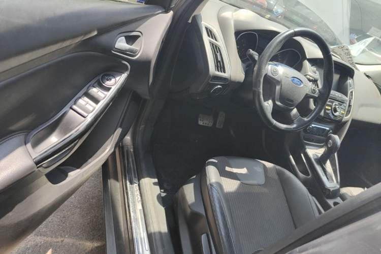 Used Ford Focus 2012 Sedan 1.6L Automatic Fashion Edition Driver Seat