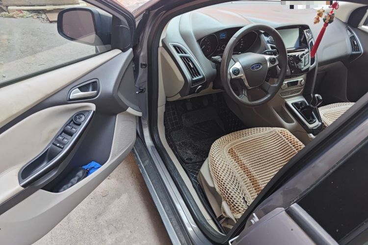 Used Ford Focus 2012 Sedan 1.6L Manual Fashion Edition Driver Seat
