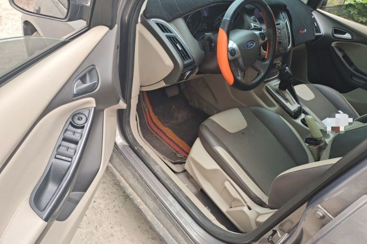 Used Ford Focus 2012 Sedan 1.6L Automatic Fashion Edition Driver Seat