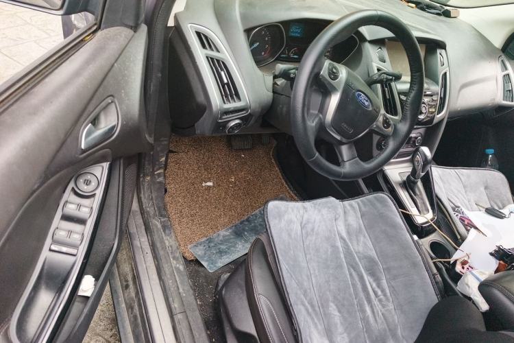 Used Ford Focus 2012 Sedan 1.6L Automatic Fashion Edition Driver Seat