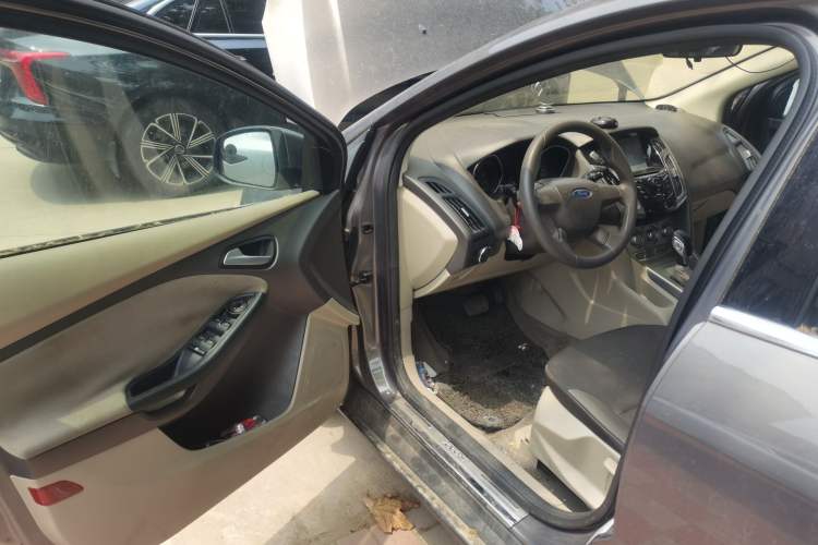 Used Ford Focus 2012 Sedan 1.6L Automatic Comfort Model Driver Seat