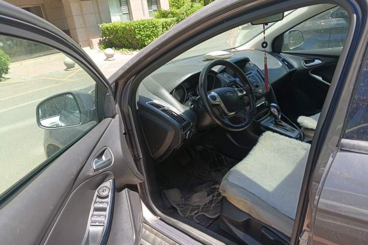 Used Ford Focus 2012 Sedan 1.6L Automatic Fashion Edition Driver Seat