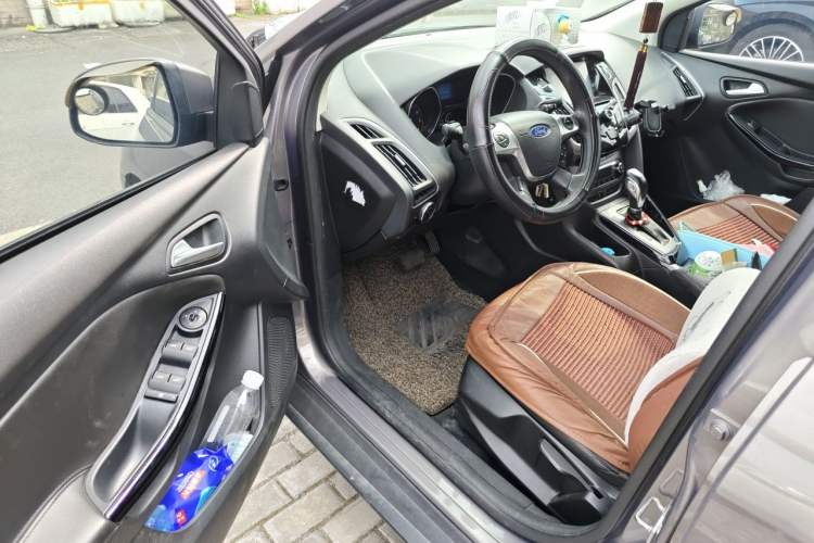 Used Ford Focus 2012 Sedan 1.6L Automatic Fashion Edition Driver Seat