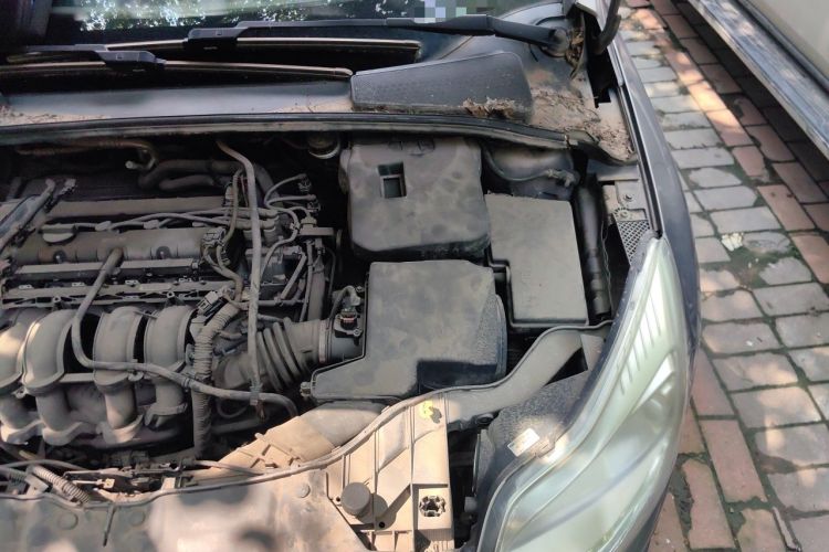 Used Ford Focus 2012 Sedan 1.6L Automatic Comfort Model Engine Bay Left