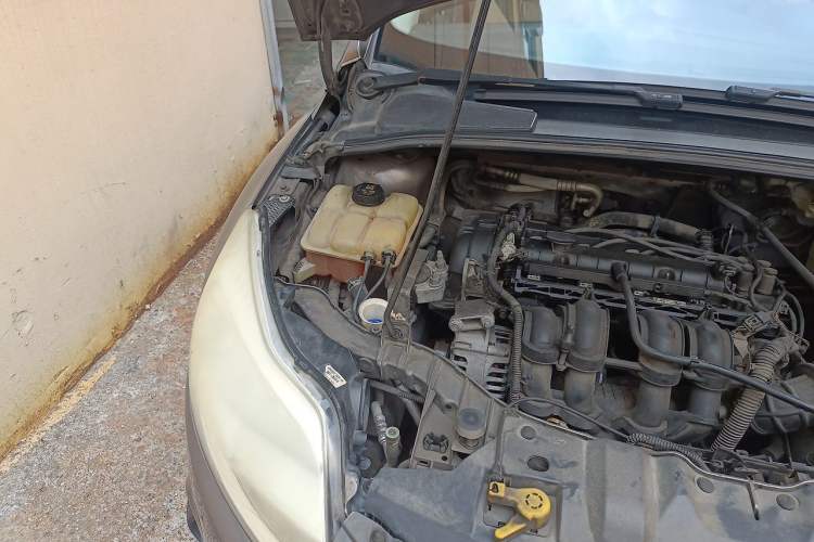 Used Ford Focus 2012 Sedan 1.6L Manual Comfort Model Engine Bay Left