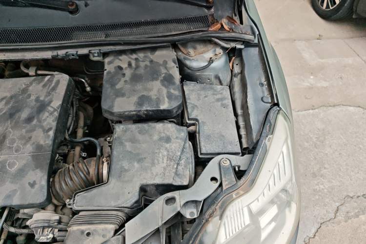 Used Ford Focus 2012 Sedan Classic 1.8L Manual Base Model Engine Bay Left