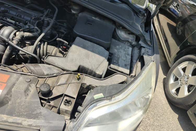 Used Ford Focus 2012 Sedan 1.6L Automatic Fashion Edition Engine Bay Left