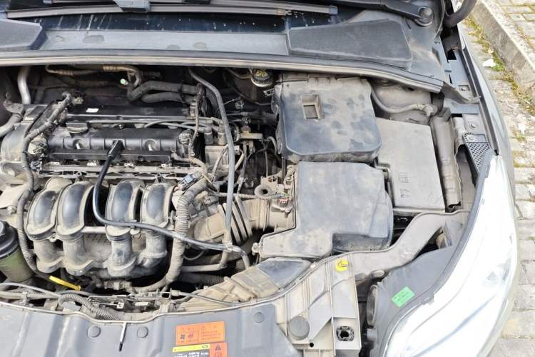 Used Ford Focus 2012 Sedan 1.6L Automatic Fashion Edition Engine Bay Left