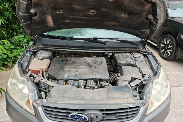 Used Ford Focus 2012 Sedan Classic 1.8L Manual Base Model Engine Bay
