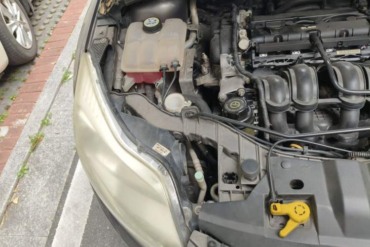 Used Ford Focus 2012 Sedan 1.6L Automatic Comfort Model Engine Bay Right