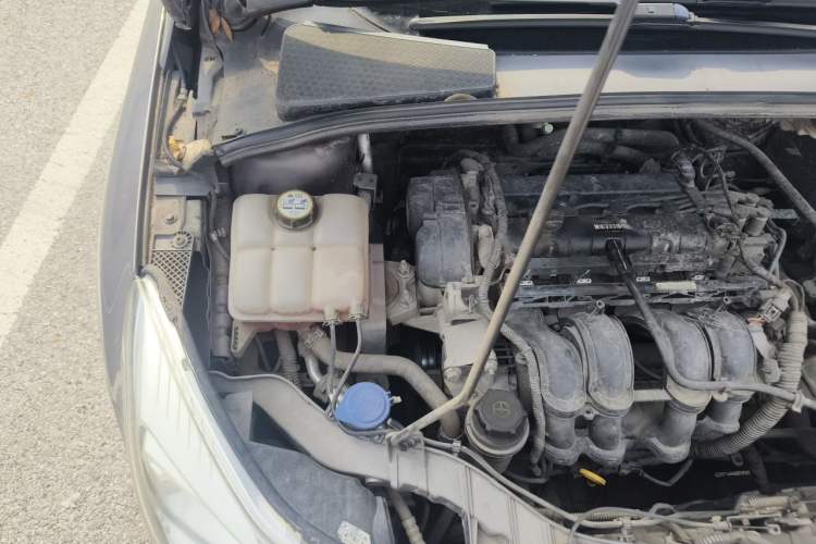 Used Ford Focus 2012 Sedan 1.6L Automatic Comfort Model Engine Bay Right