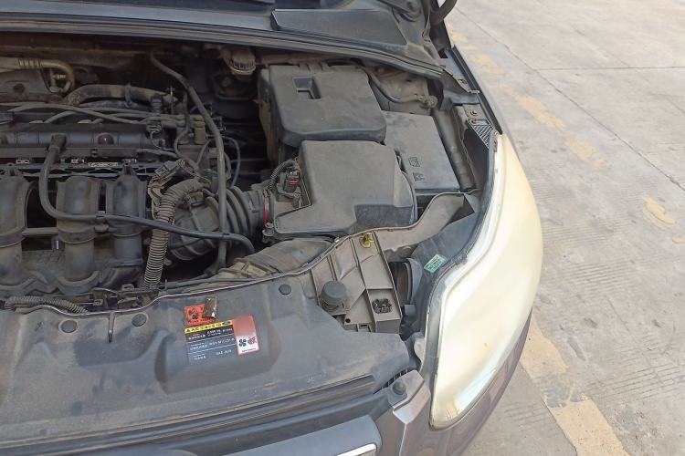 Used Ford Focus 2012 Sedan 1.6L Manual Comfort Model Engine Bay Right