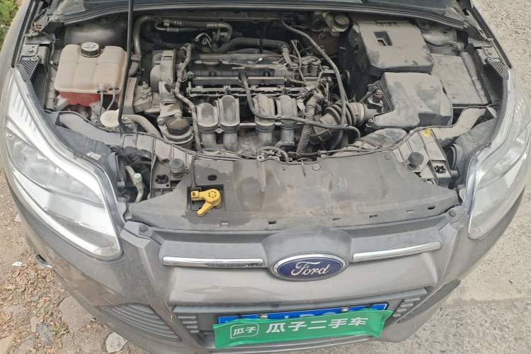 Used Ford Focus 2012 Sedan 1.6L Automatic Fashion Edition Engine Bay