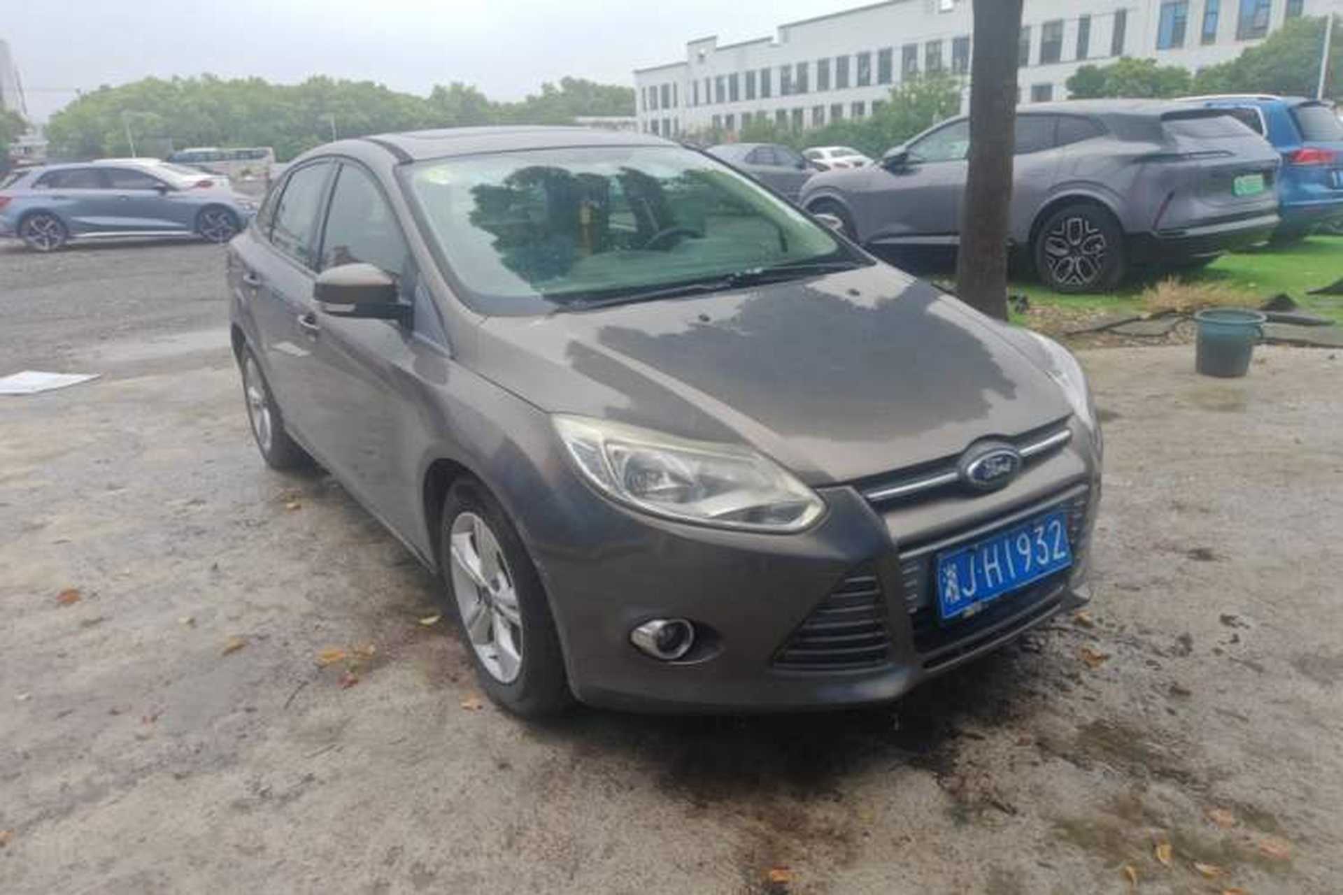 Used Ford Focus 2012 Sedan 1.6L Manual Fashion Edition Front Right 45 Deg