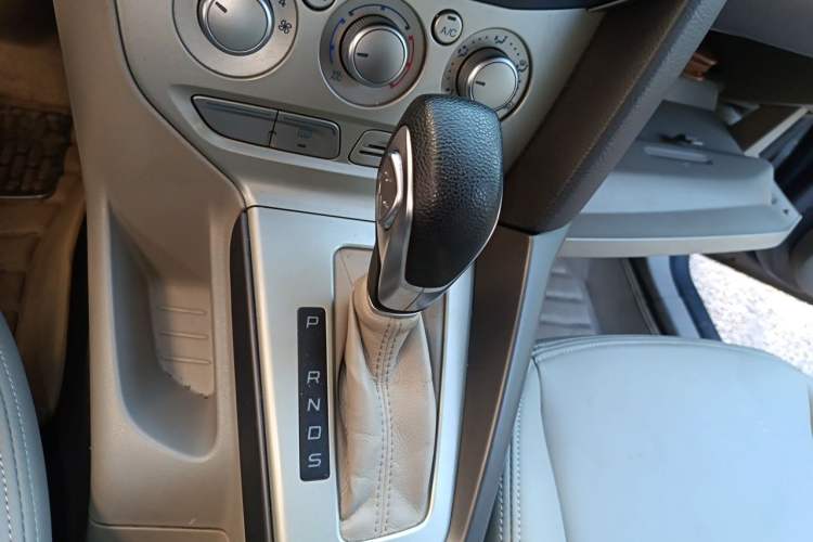Used Ford Focus 2012 Sedan 1.6L Automatic Comfort Model Gear Lever