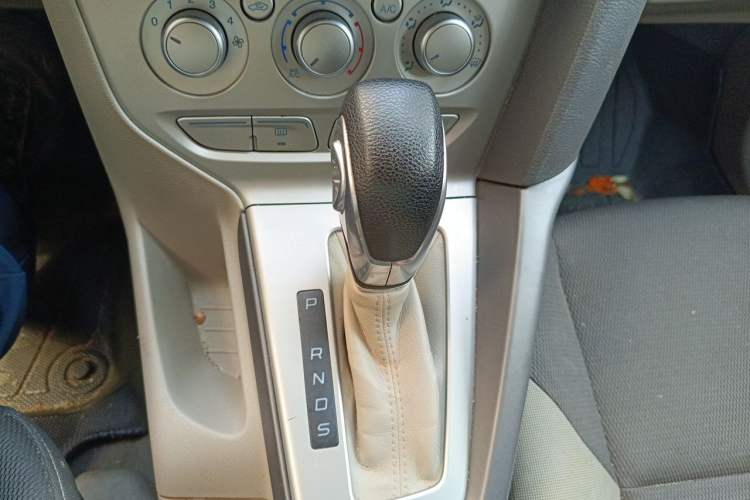 Used Ford Focus 2012 Sedan 1.6L Automatic Comfort Model Gear Lever