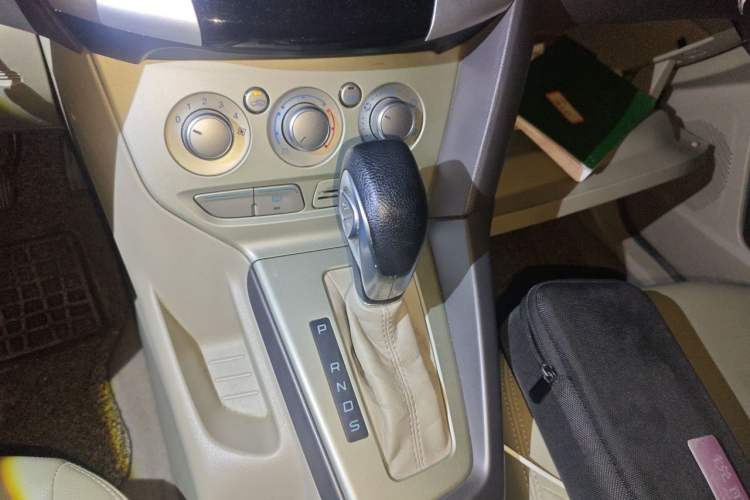 Used Ford Focus 2012 Sedan 1.6L Automatic Comfort Model Gear Lever