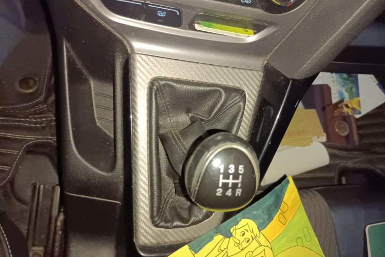 Used Ford Focus 2012 Sedan 1.6L Manual Fashion Edition Gear Lever