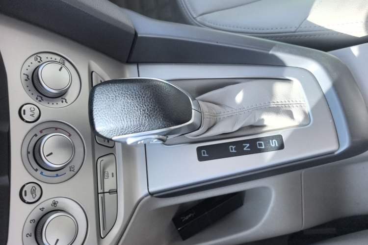 Used Ford Focus 2012 Sedan 1.6L Automatic Comfort Model Gear Lever