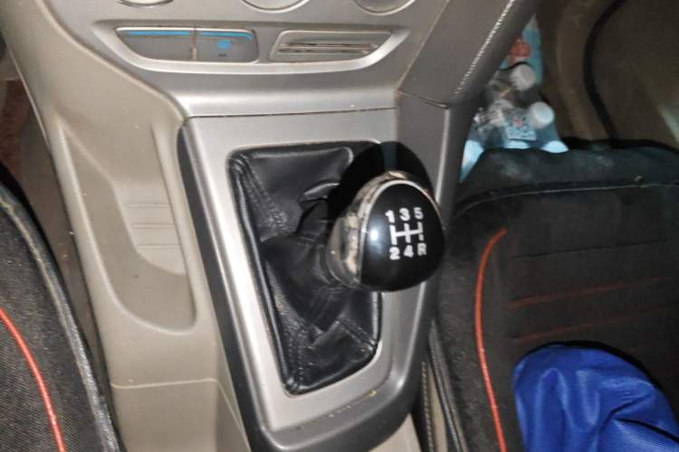 Used Ford Focus 2012 Sedan 1.6L Manual Comfort Model Gear Lever