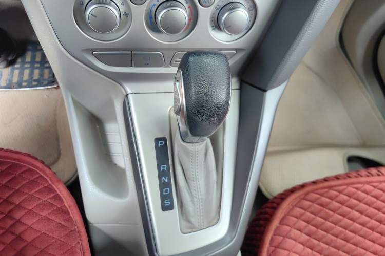 Used Ford Focus 2012 Sedan 1.6L Automatic Comfort Model Gear Lever