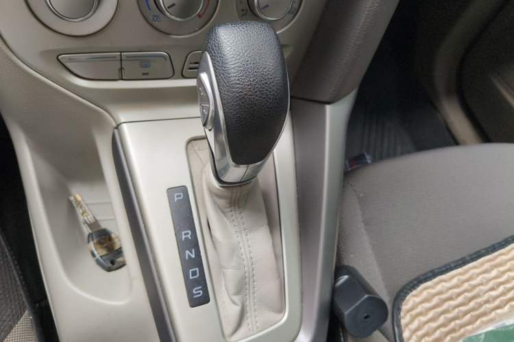 Used Ford Focus 2012 Sedan 1.6L Automatic Comfort Model Gear Lever