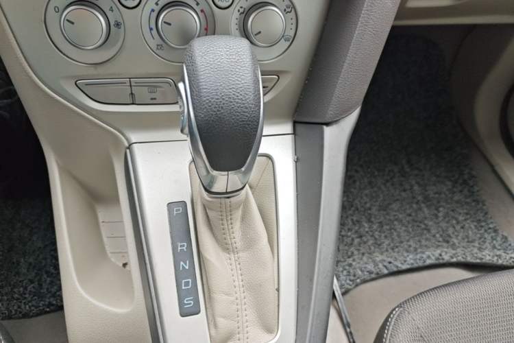 Used Ford Focus 2012 Sedan 1.6L Automatic Comfort Model Gear Lever