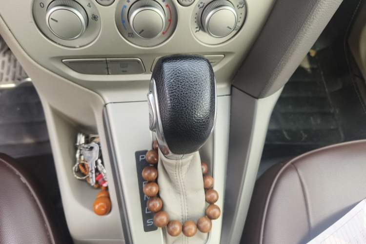 Used Ford Focus 2012 Sedan 1.6L Automatic Comfort Model Gear Lever
