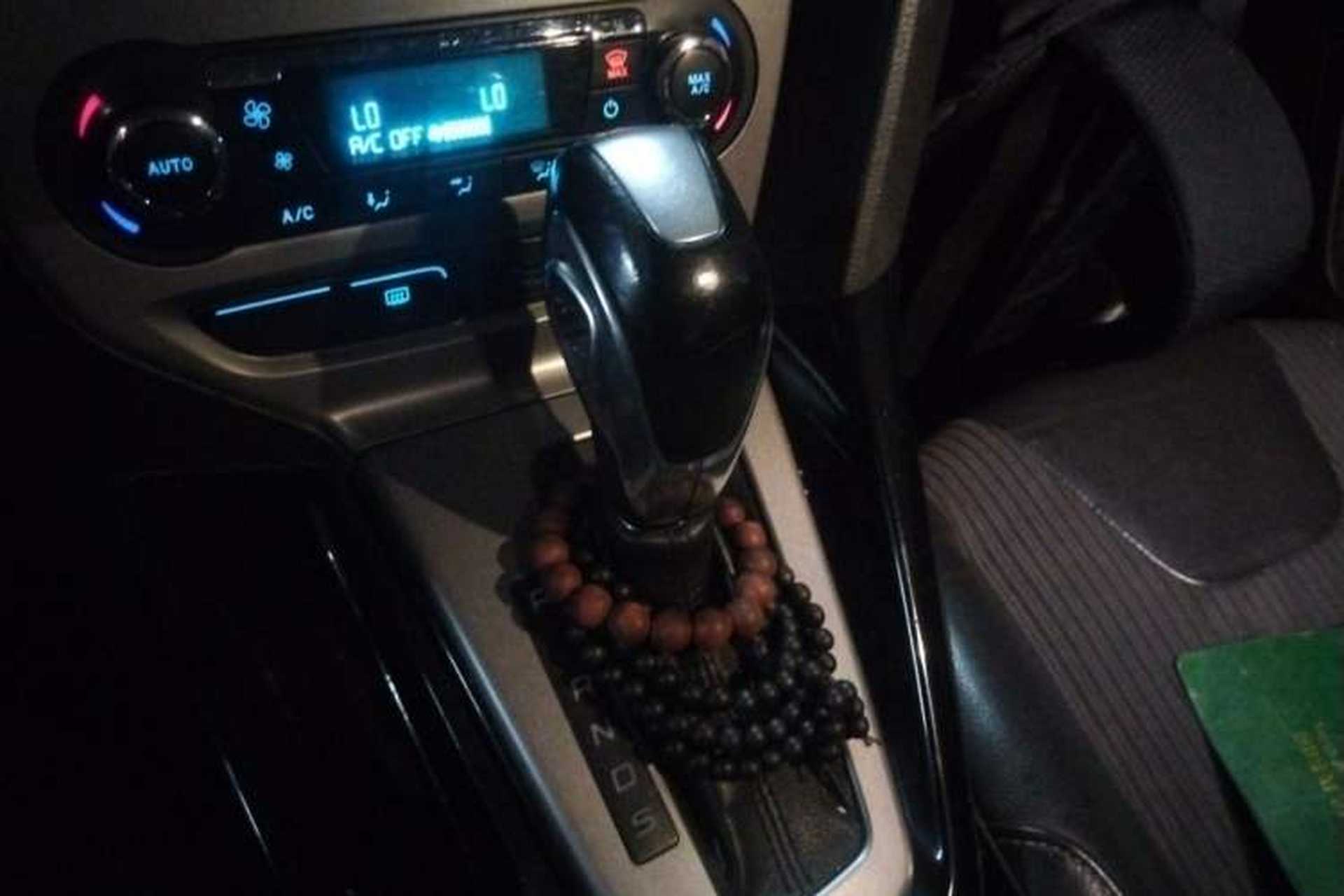 Used Ford Focus 2012 Sedan 1.6L Automatic Fashion Edition Gear Lever
