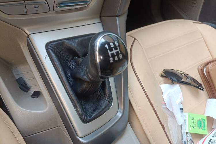 Used Ford Focus 2012 Sedan 1.6L Manual Comfort Model Gear Lever