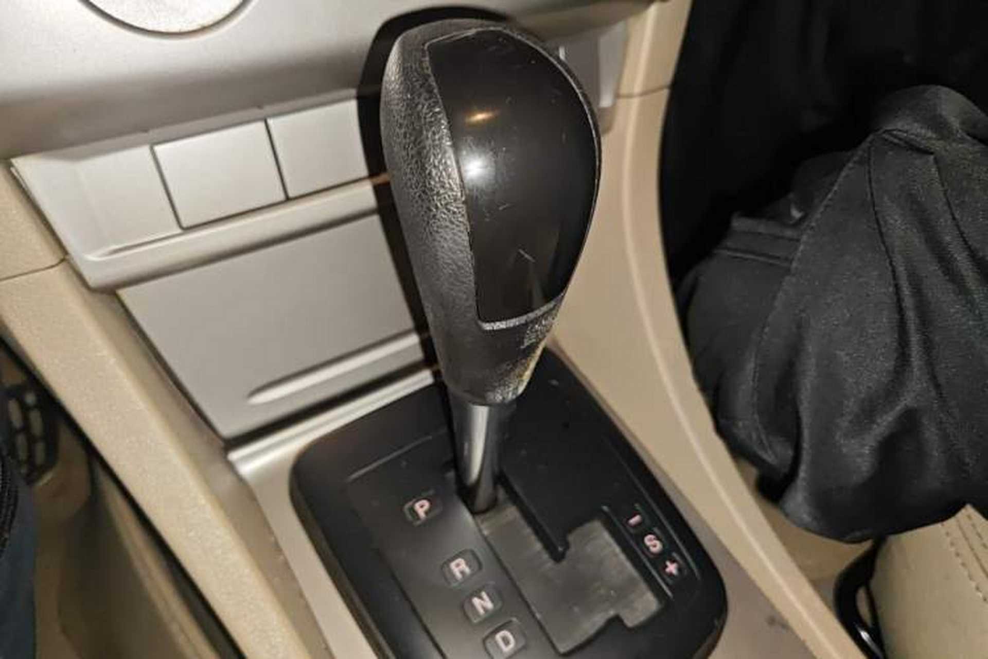 Used Ford Focus 2012 Sedan Classic 1.8L Automatic Fashion Edition Gear Lever
